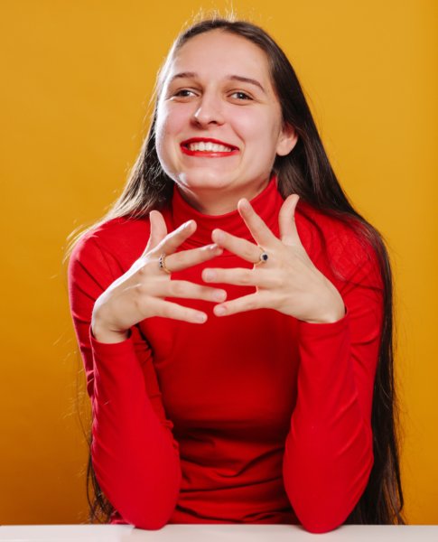 NESS WAIS STUDIO PORTRAIT 2